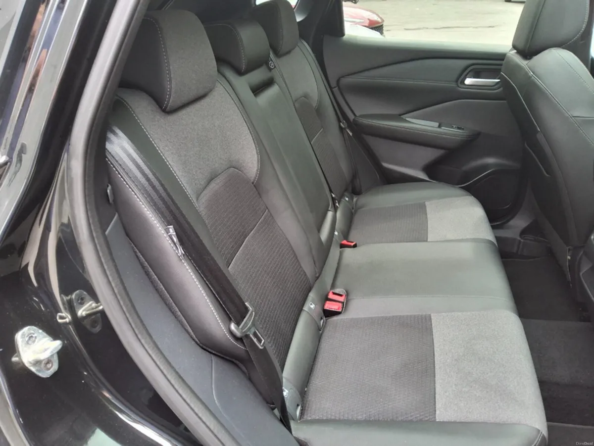 Nissan Qashqai 1.3 HYBRID SV PREMIUM ** MEGA SPEC - Image 5