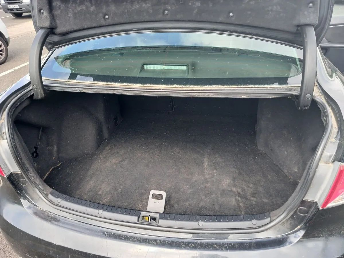 Toyota Avensis 2011 - Image 4