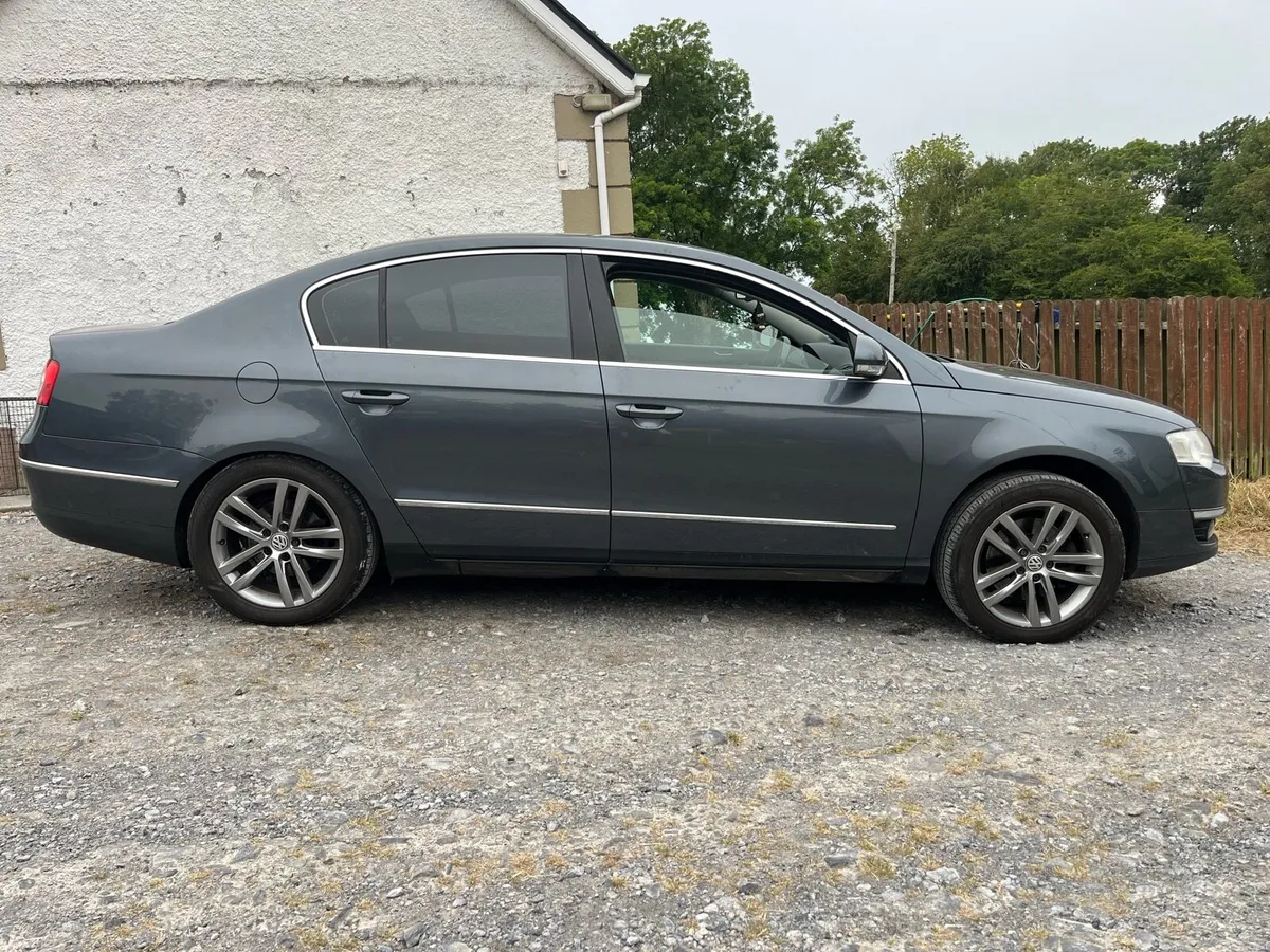 Volkswagen Passat - Image 3