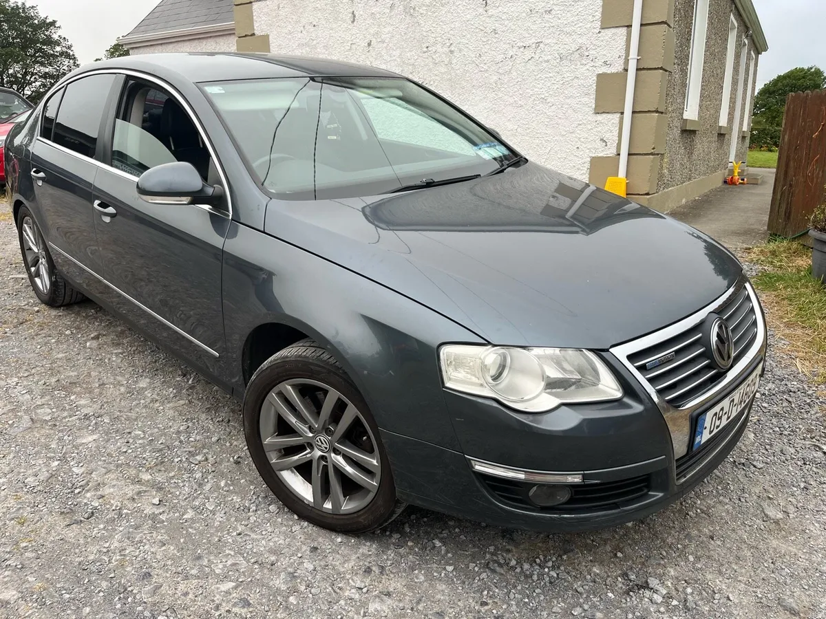 Volkswagen Passat - Image 1