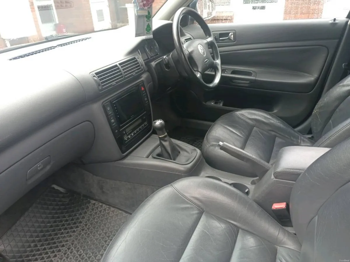 2004 Volkswagen Passat - Image 6
