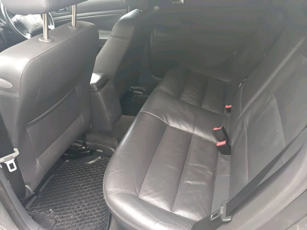 2004 Volkswagen Passat - Image 5