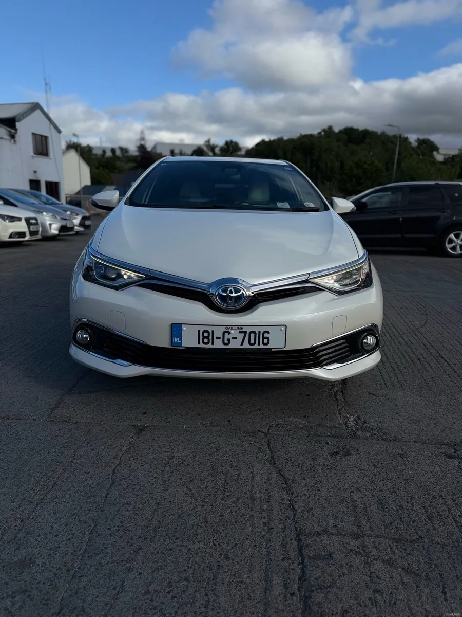 2018 Toyota Auris Hybrid With White Leather Seats - Image 1