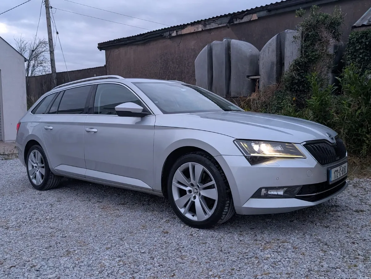 Skoda Superb Estate SEL Executive 2.0 TDI DSG 150 - Image 4