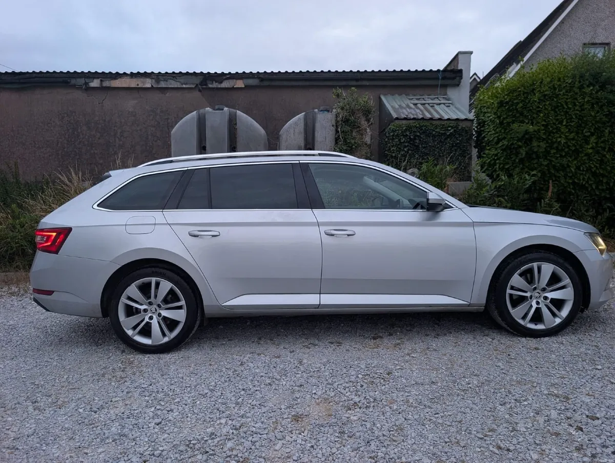 Skoda Superb Estate SEL Executive 2.0 TDI DSG 150 - Image 5