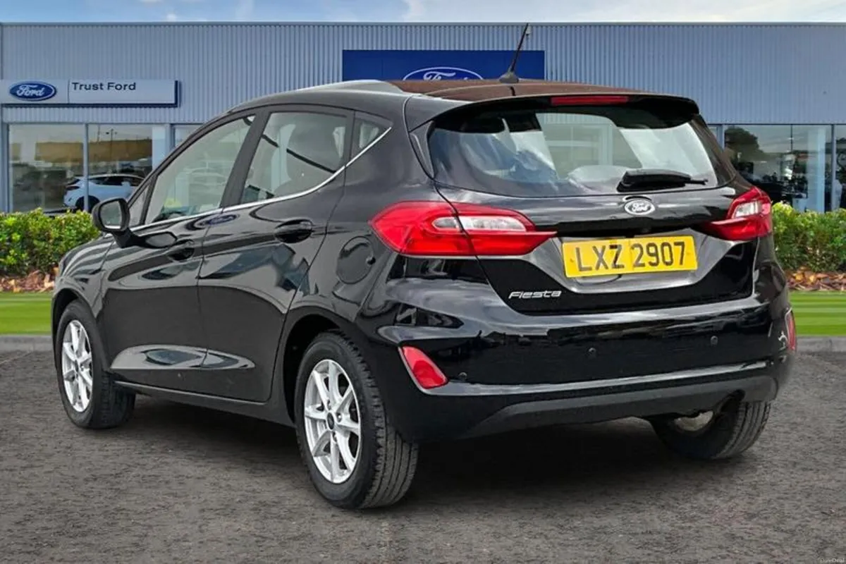 Ford Fiesta Zetec - Image 2