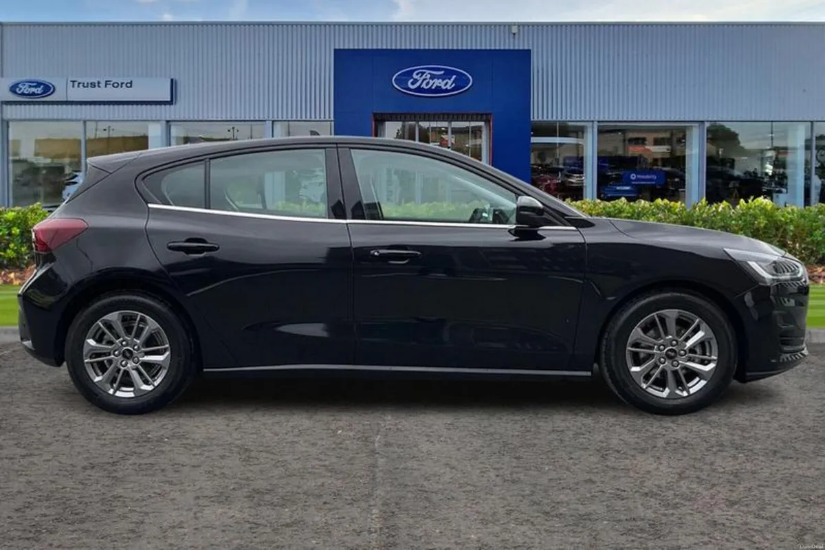 Ford Focus 1.0T EcoBoost MHEV Titanium Hatchback 5 - Image 3