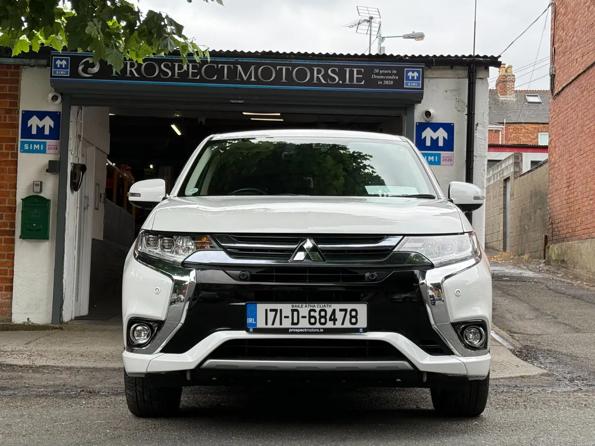 2017 Outlander, 2.0PHEV Hybrid, Only 43kms, SIMI, - Image 2