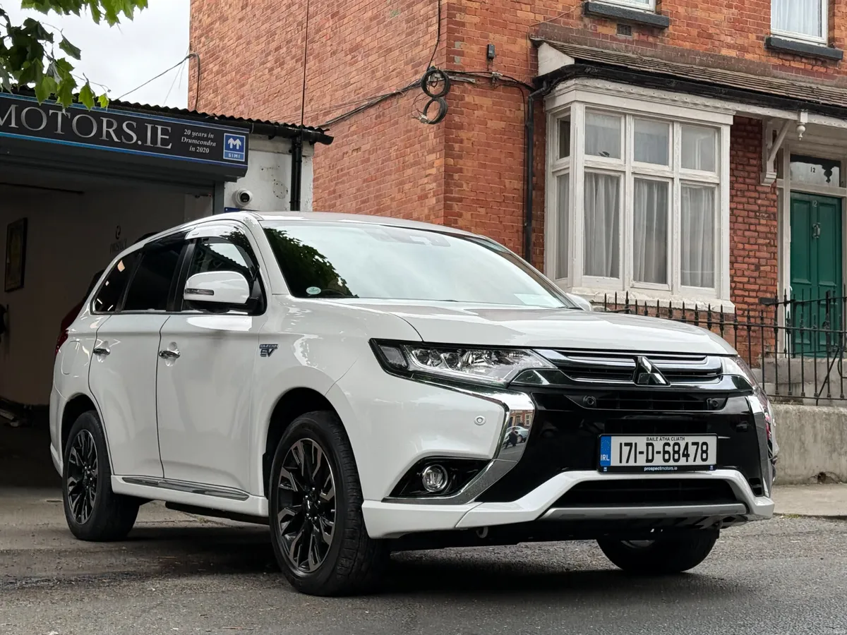 2017 Outlander, 2.0PHEV Hybrid, Only 43kms, SIMI, - Image 3