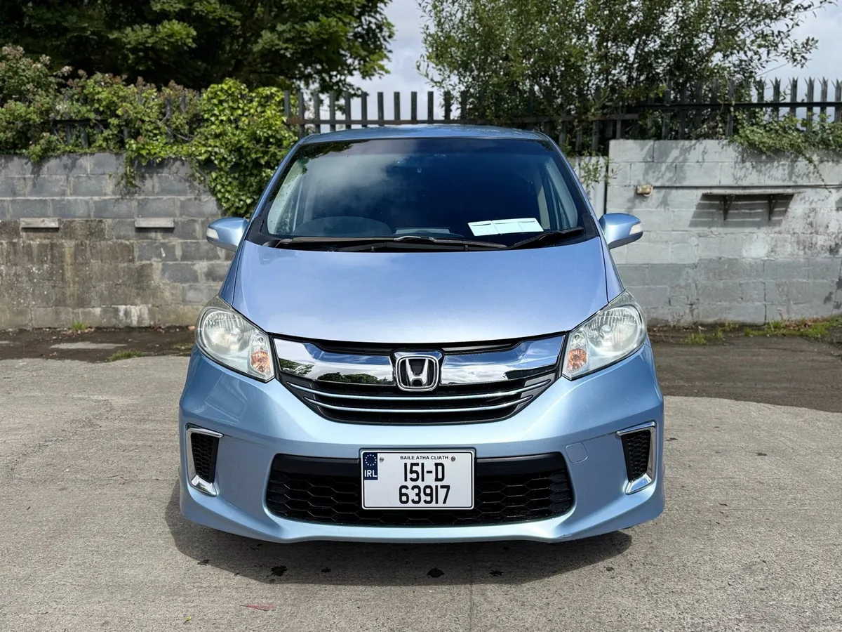 2015 HONDA FREED. LOW MILEAGE. 7 SEATS. NEW NCT - Image 2
