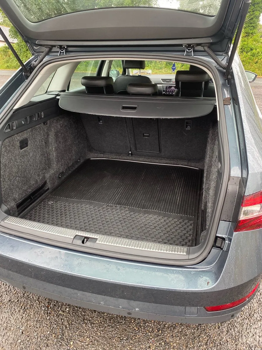 Skoda Superb Estate - Image 5