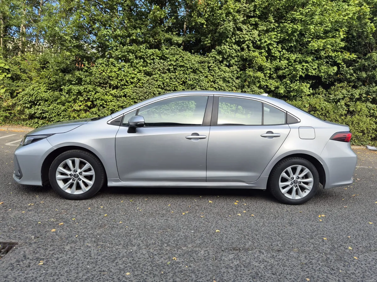 TOYOTA COROLLA/IRISH CAR/2023/1.8 HYBRID/AUTO - Image 5