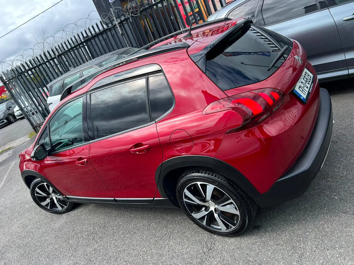 17 Peugeot 2008 1.2 AUTO Glass Roof - Image 5