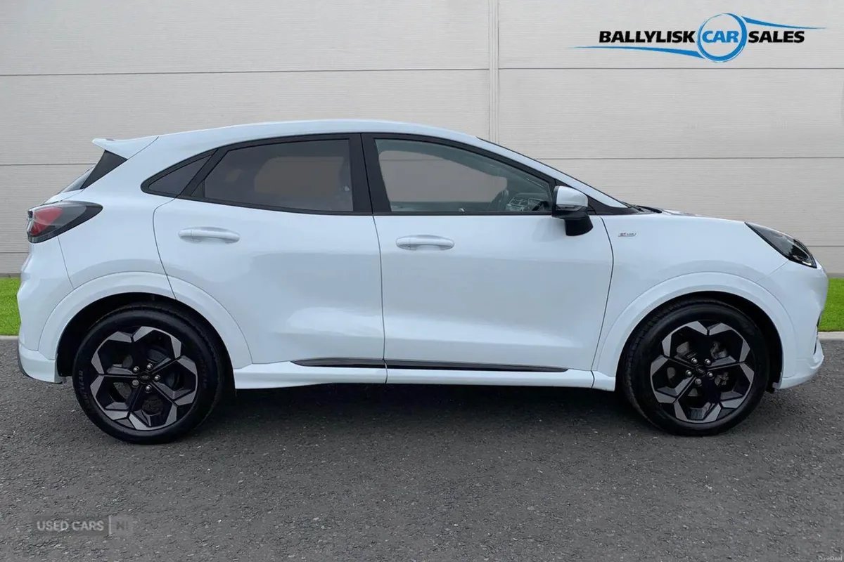 Ford Puma 1.0T 155PS ST-Line X Auto in Frozen Whit - Image 3