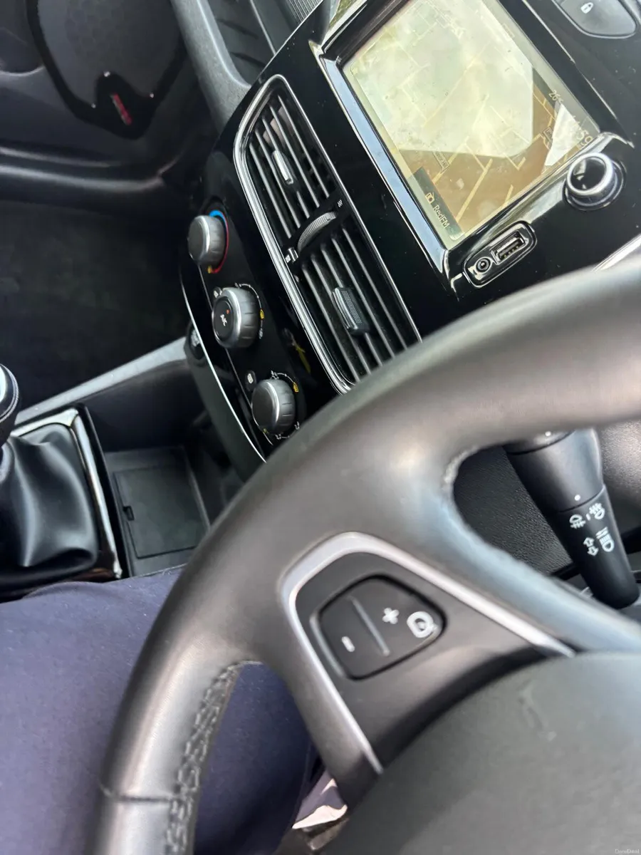 Renault Clio 2019  PETROL  FINANCE  ARRANGED - Image 6