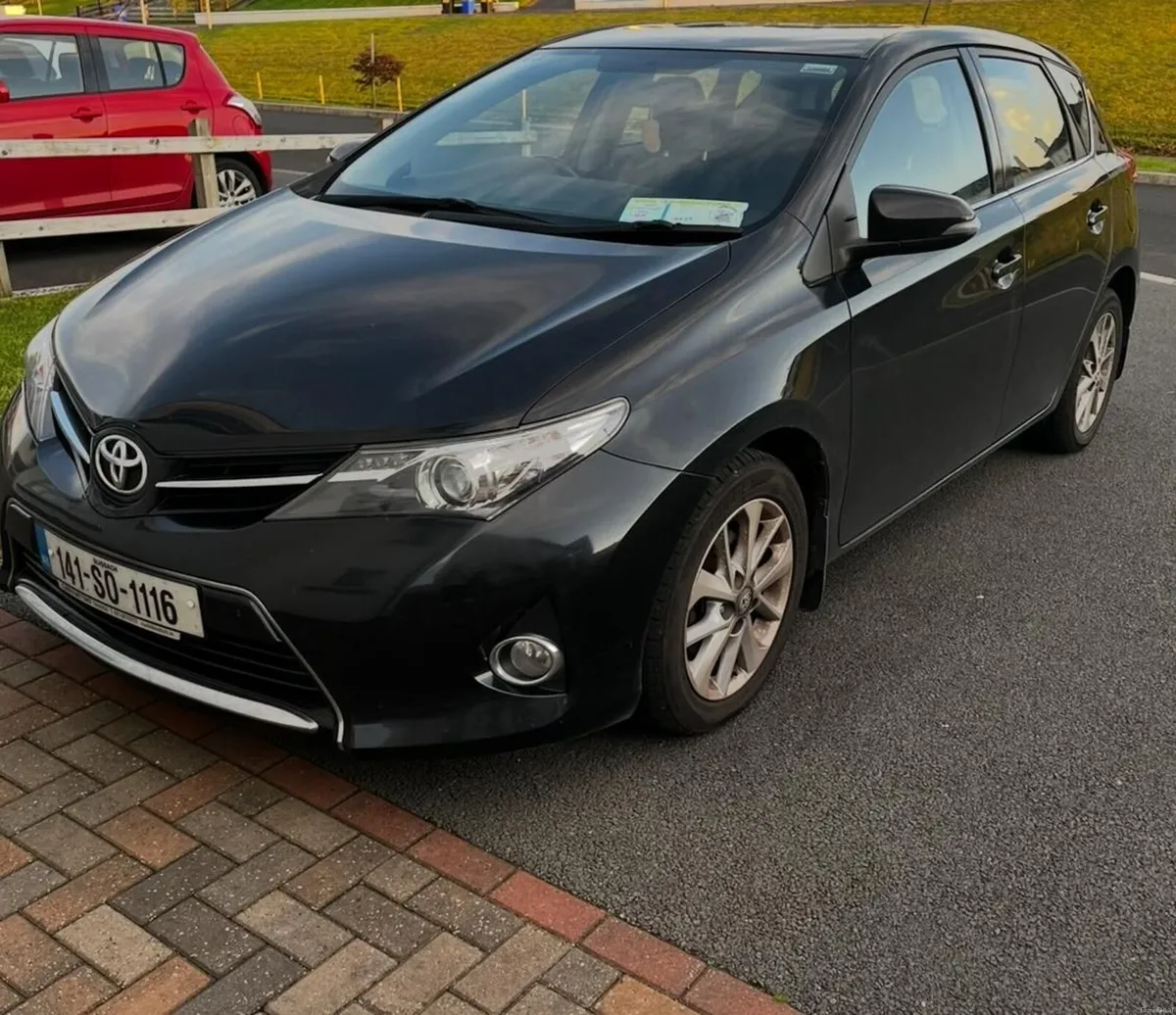 Toyota Auris 2014 - Image 2