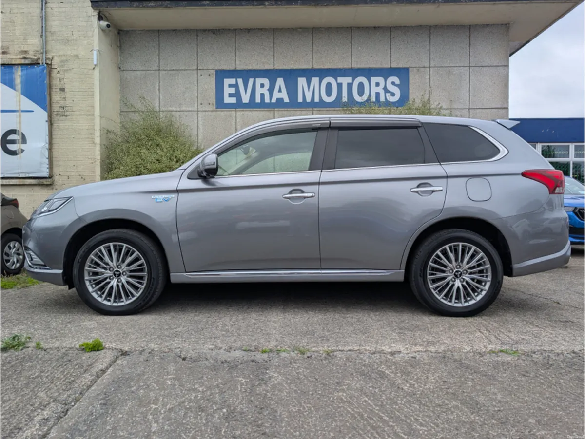 Mitsubishi Outlander G 4WD PHEV HYBRID 2.4 PETROL - Image 4