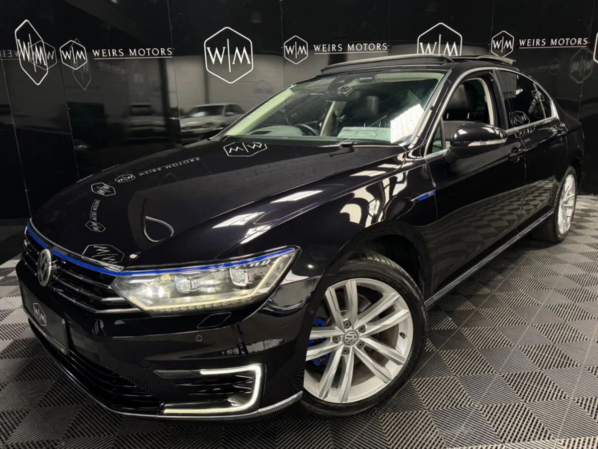 Volkswagen Passat GTE 1.4 TSI *SUNROOF* - Image 1