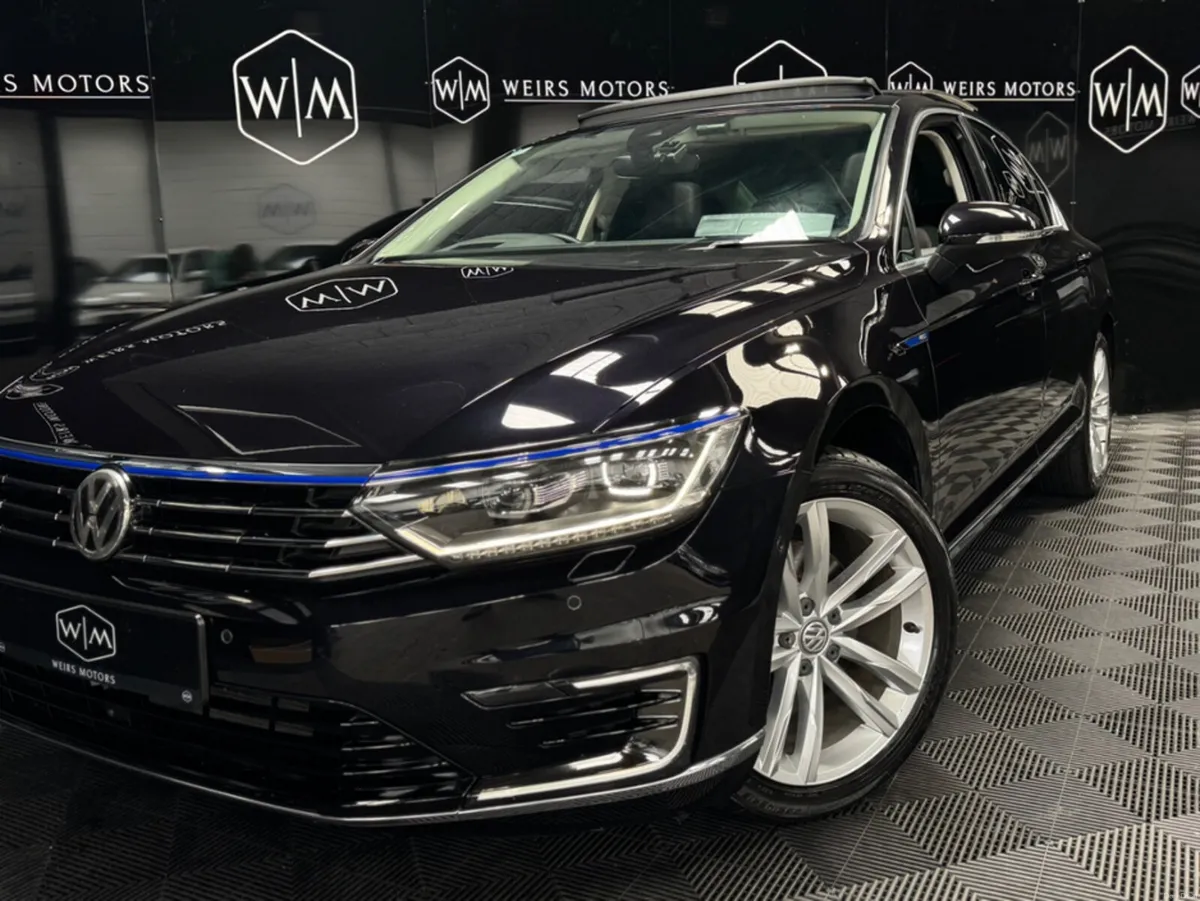 Volkswagen Passat GTE 1.4 TSI *SUNROOF* - Image 3