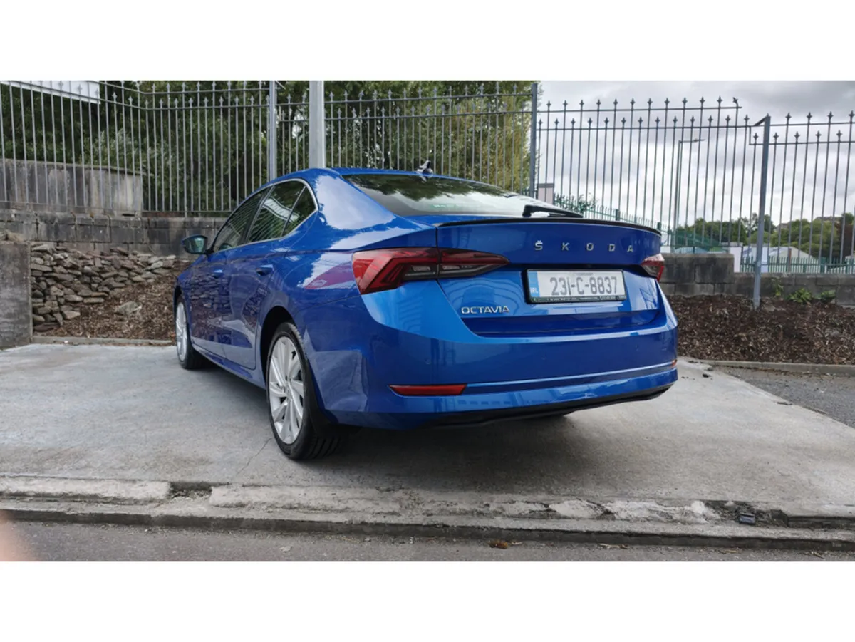 Skoda Octavia STYLE 2.0tdi 115HP DSG 5DR AUTOMATIC - Image 1
