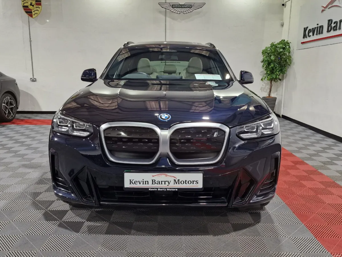 BMW iX3 M SPORT (PAN ROOF / OYSTER LEATHER) AUTOMA - Image 2