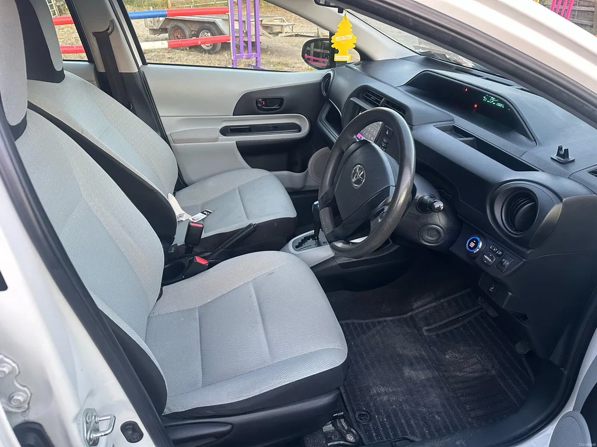 Toyota aqua - Image 3