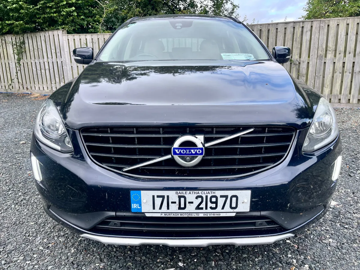 2017 Volvo XC60 - Image 5