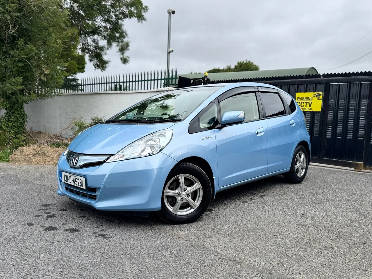 2013 HONDA FIT. LOW MILEAGE. NEW NCT. AUTO 1.3L - Image 3