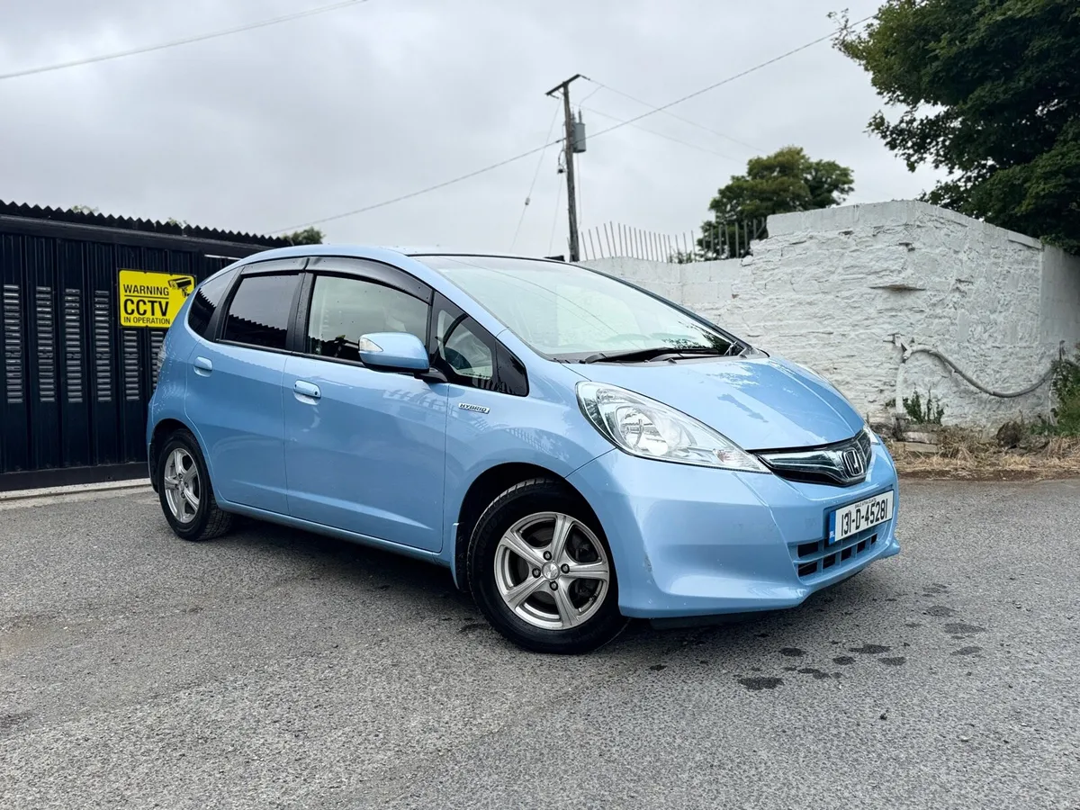 2013 HONDA FIT. LOW MILEAGE. NEW NCT. AUTO 1.3L - Image 1