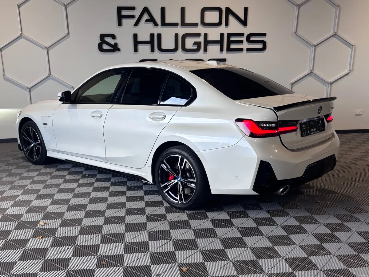2023 BMW 330e M SPORT, M SPORT BODYKIT - Image 3