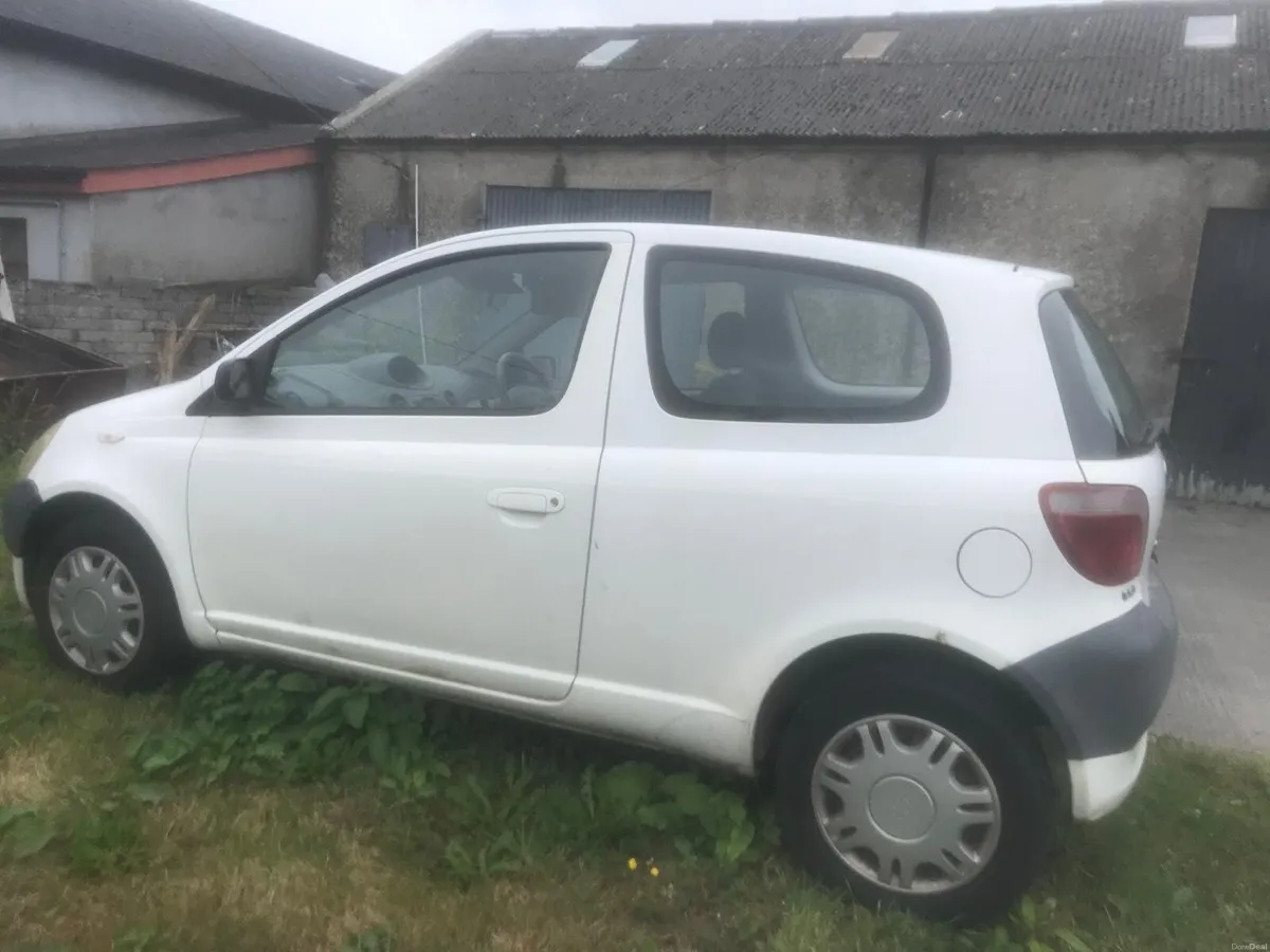 Toyota Yaris 2000 - Image 6