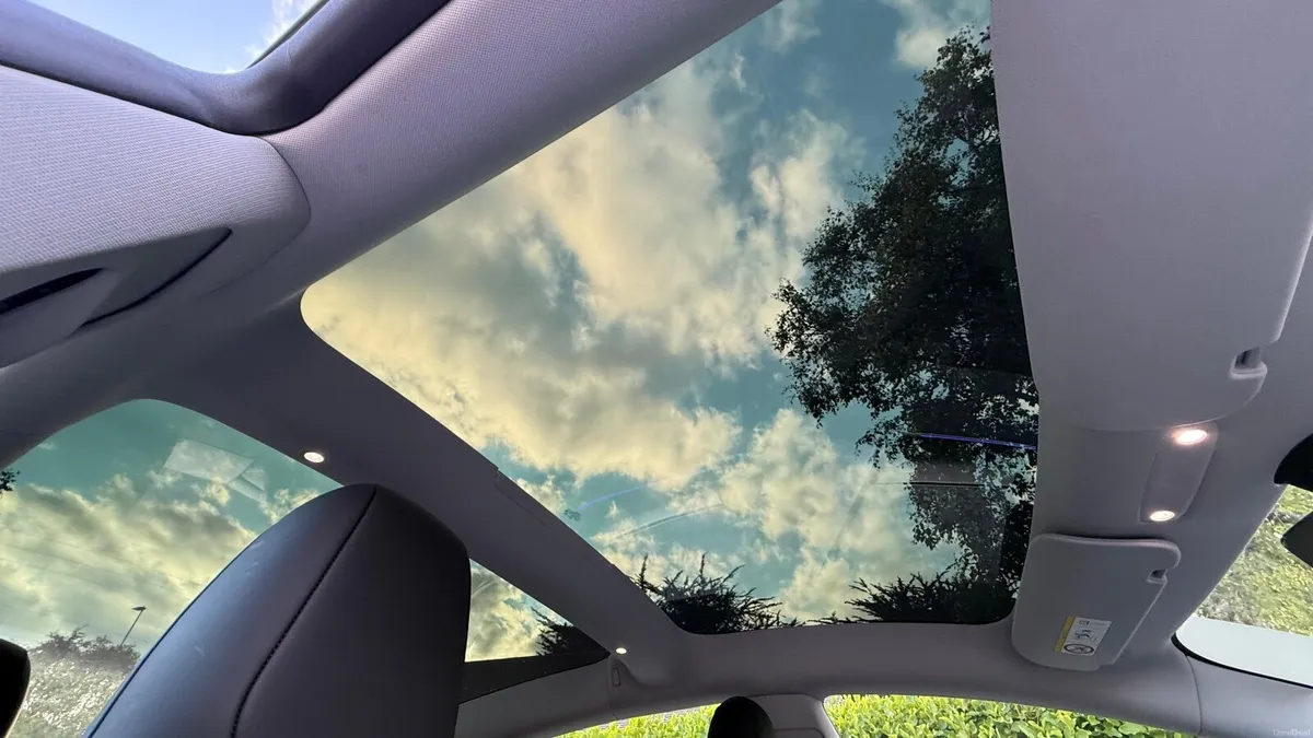 Tesla Model 3 2024 - Image 4