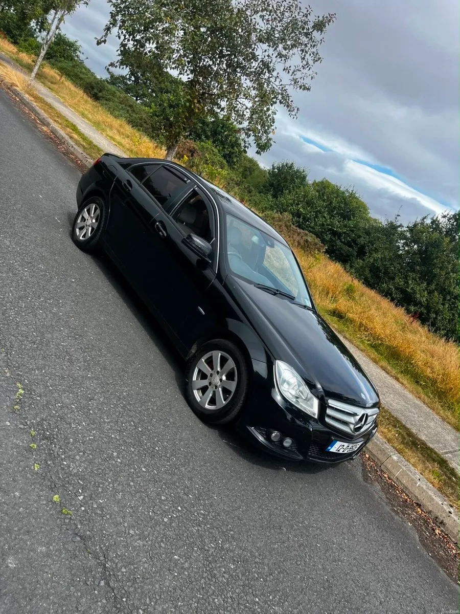 C200 Mercedes Benz - Image 3