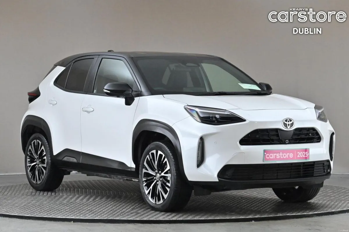 Toyota Yaris Cross 1.5 HYBRID **BI-TONE ROOF**HALF - Image 1