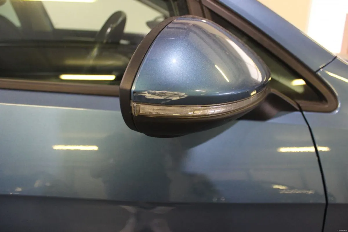 Volkswagen Golf 1.6 TDI 5DR 110HP Highline M5F - T - Image 5