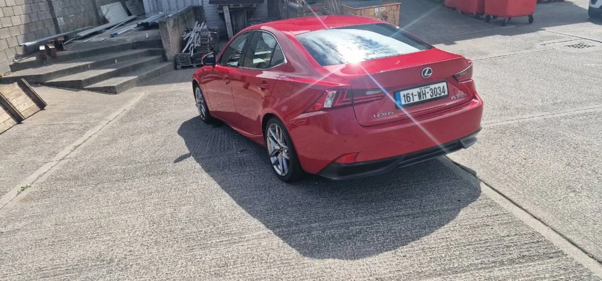 Lexus is300h F-Sport - Image 2