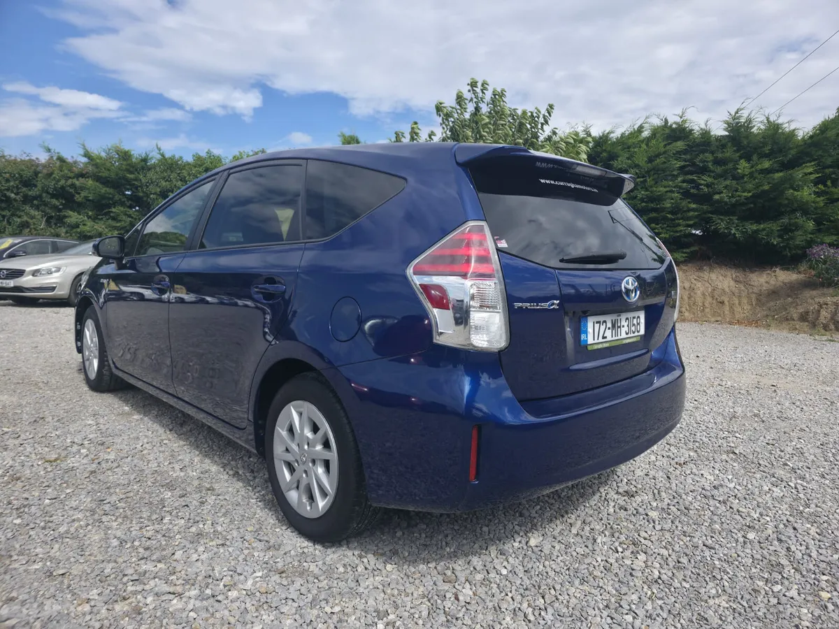 2017 Toyota Prius Alpha 1.8 Hybrid - Image 3