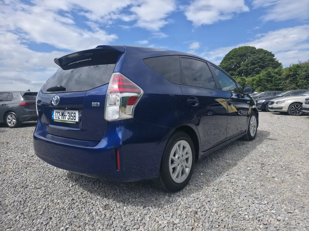 2017 Toyota Prius Alpha 1.8 Hybrid - Image 5