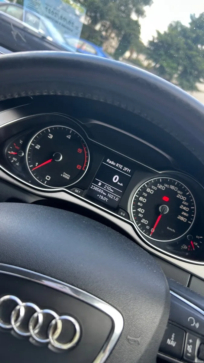 Audi A4 2012 - Image 2