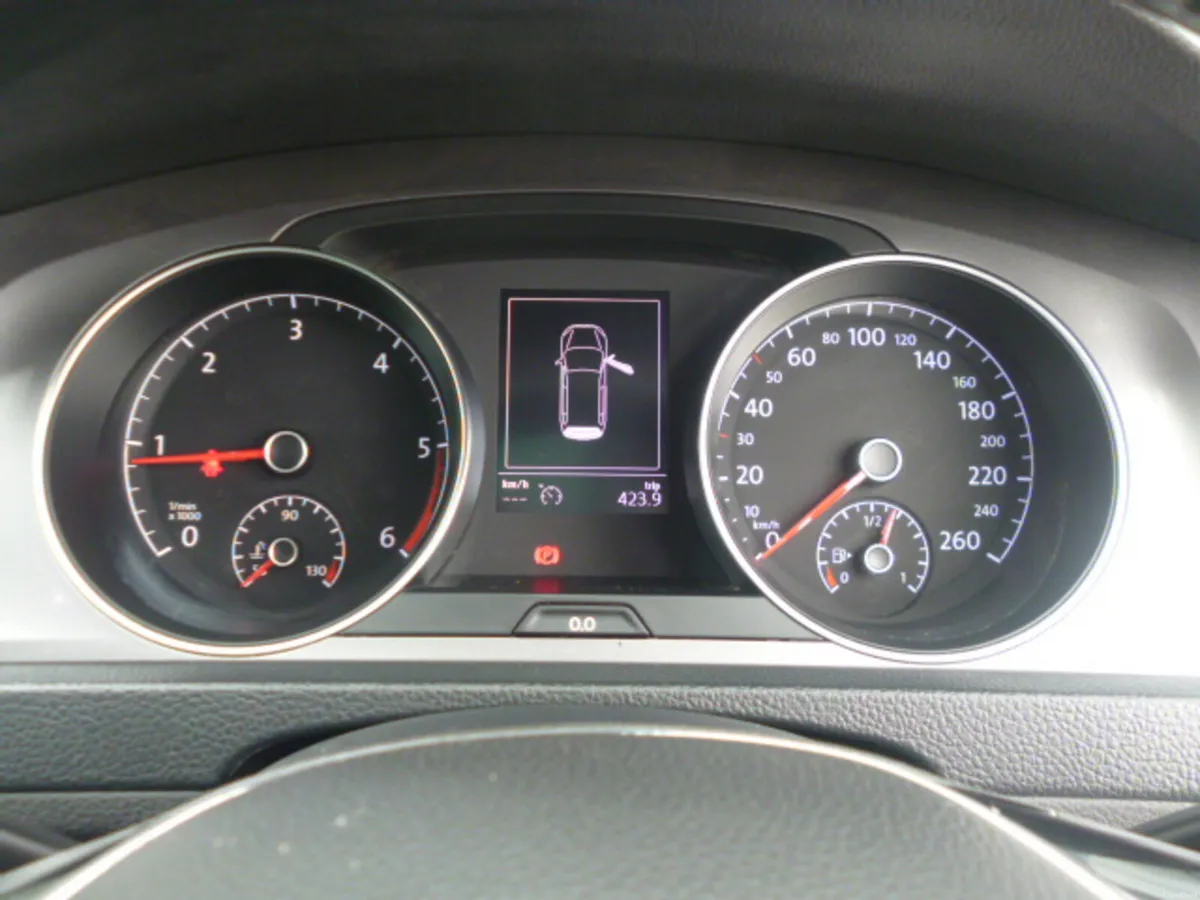 VW Golf Estate 1.6 TDI 110HP BMT Lounge 2016 - Image 6