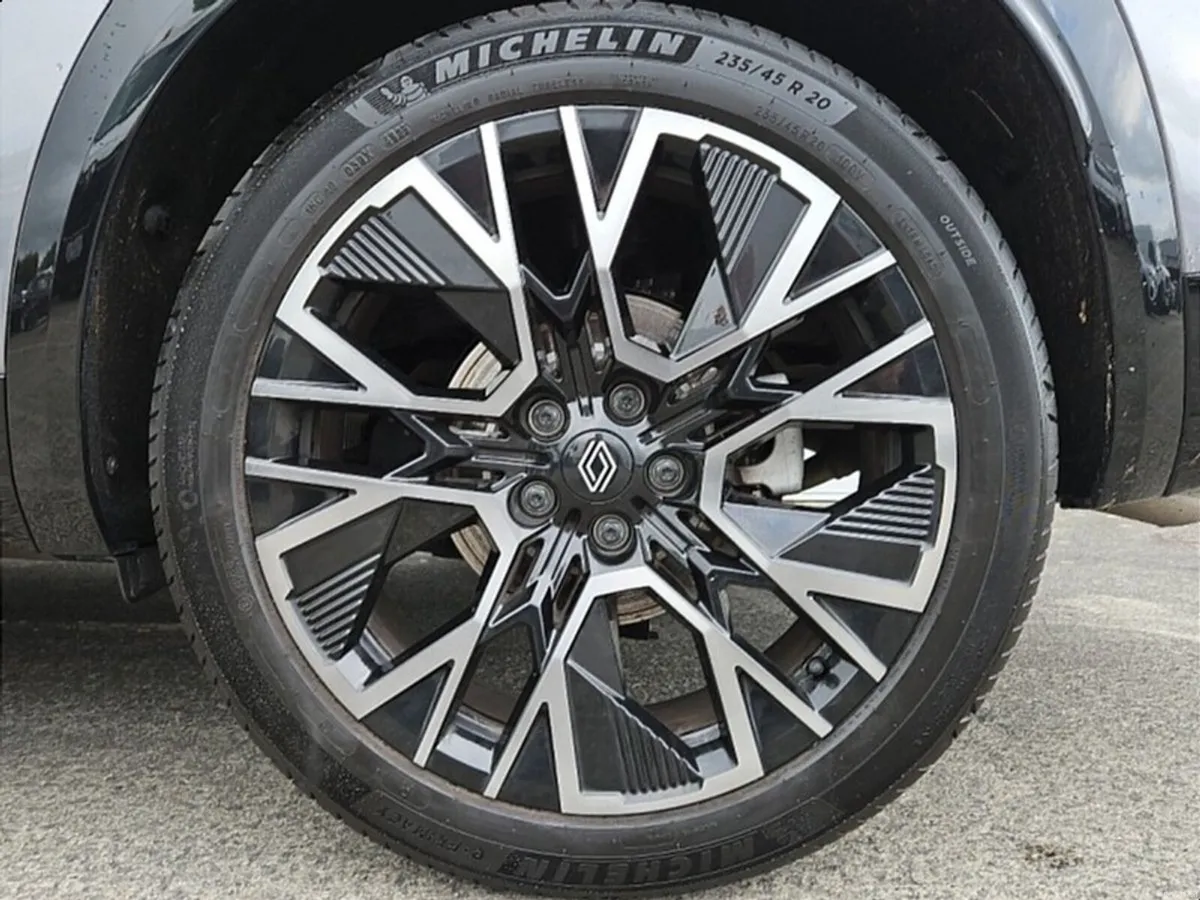 Renault Austral techno esprit Alpine E-Tech 200bhp - Image 6