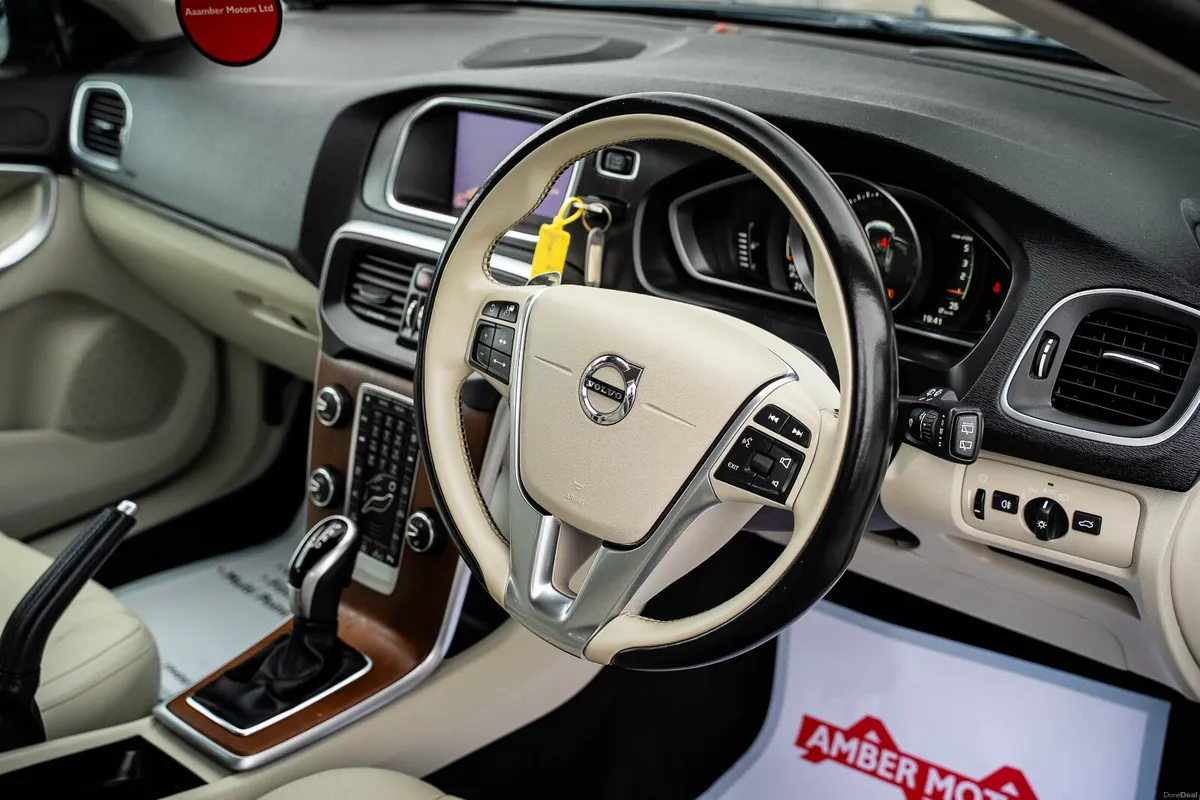 2019 VOLVO V40 D4 - Image 5