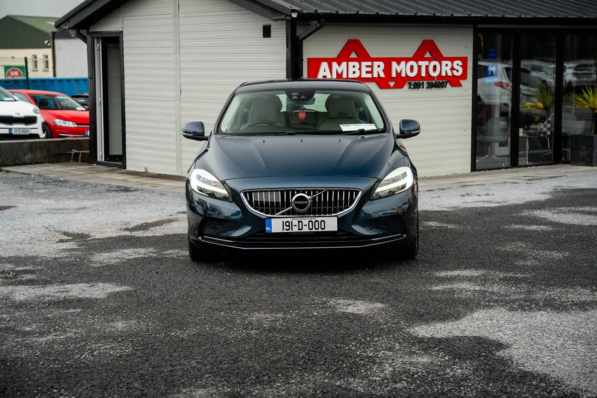 2019 VOLVO V40 D4 - Image 2