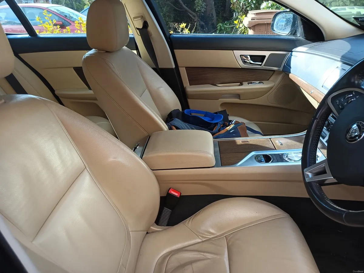 Jaguar XF 2014 - Image 4