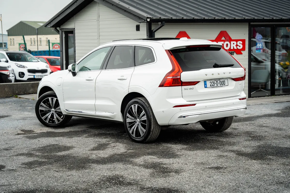 2022 VOLVO XC60 2.0 PETROL HYBRID AWD - Image 3