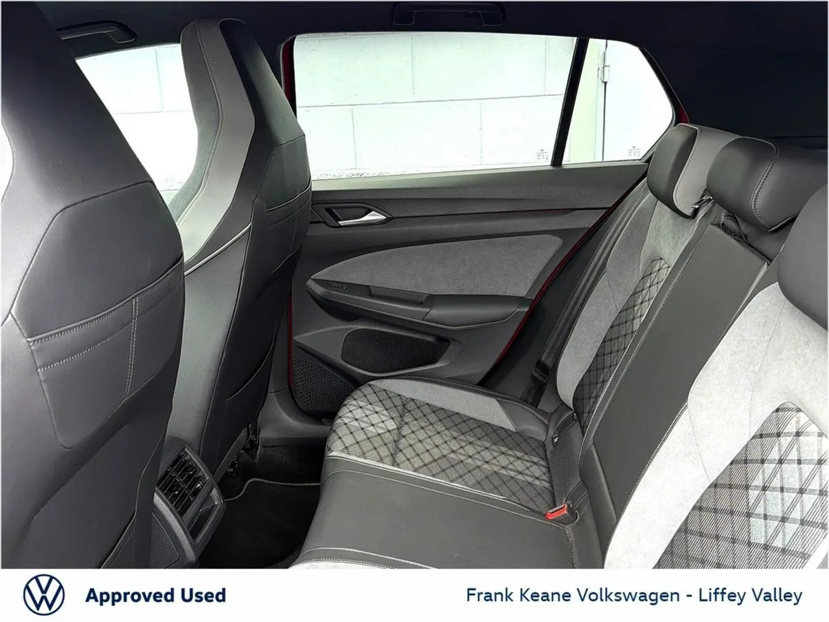 Volkswagen Golf R-LINE 2.0 TDI 150HP *KINGS RED ME - Image 6