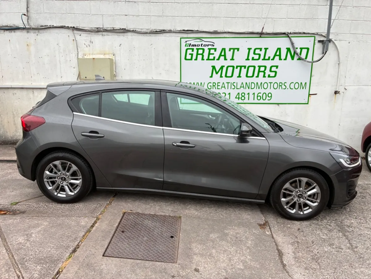 Ford Focus TITANIUM 1.0T 125 M6 4DR - Image 4