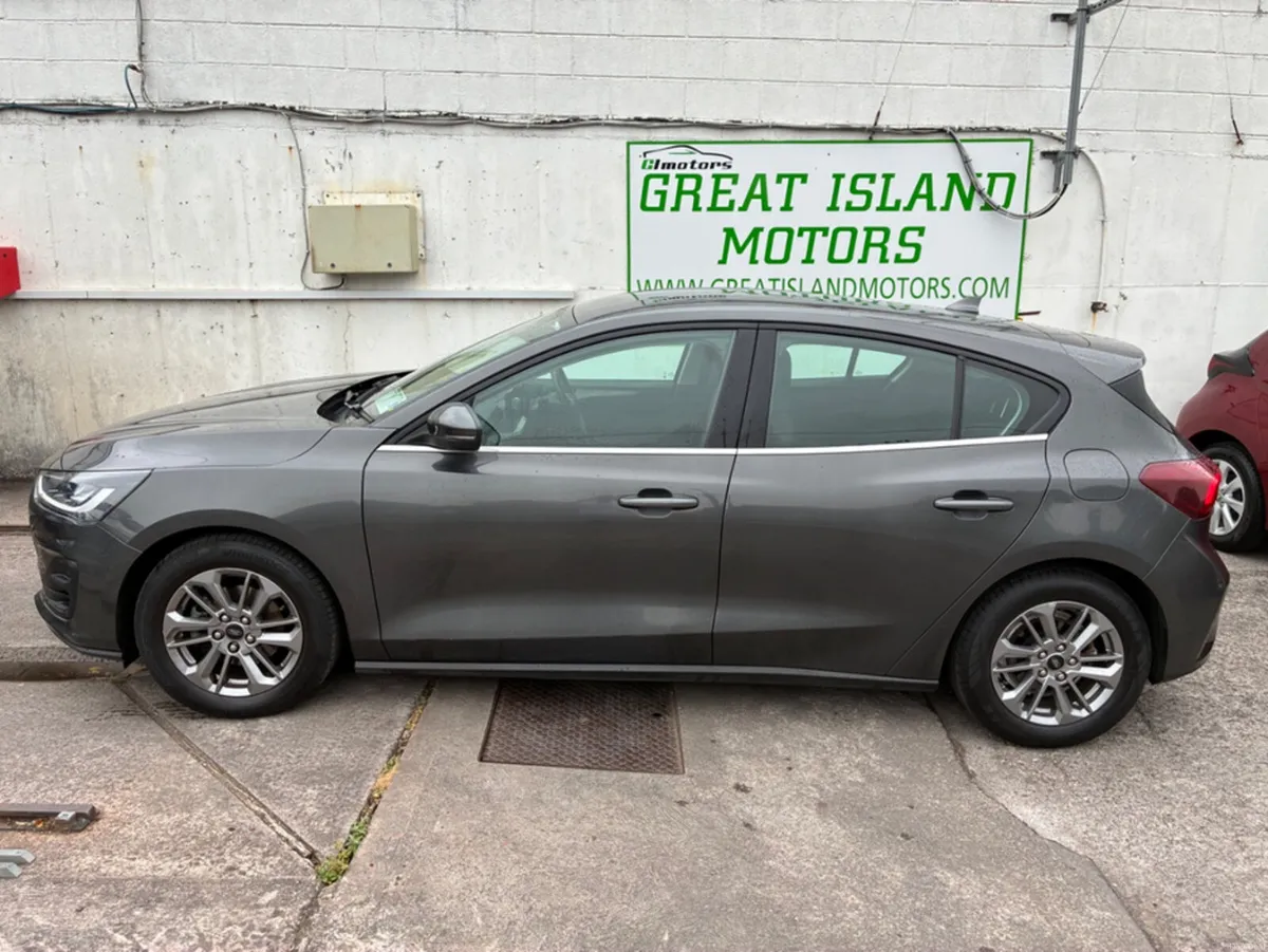 Ford Focus TITANIUM 1.0T 125 M6 4DR - Image 6