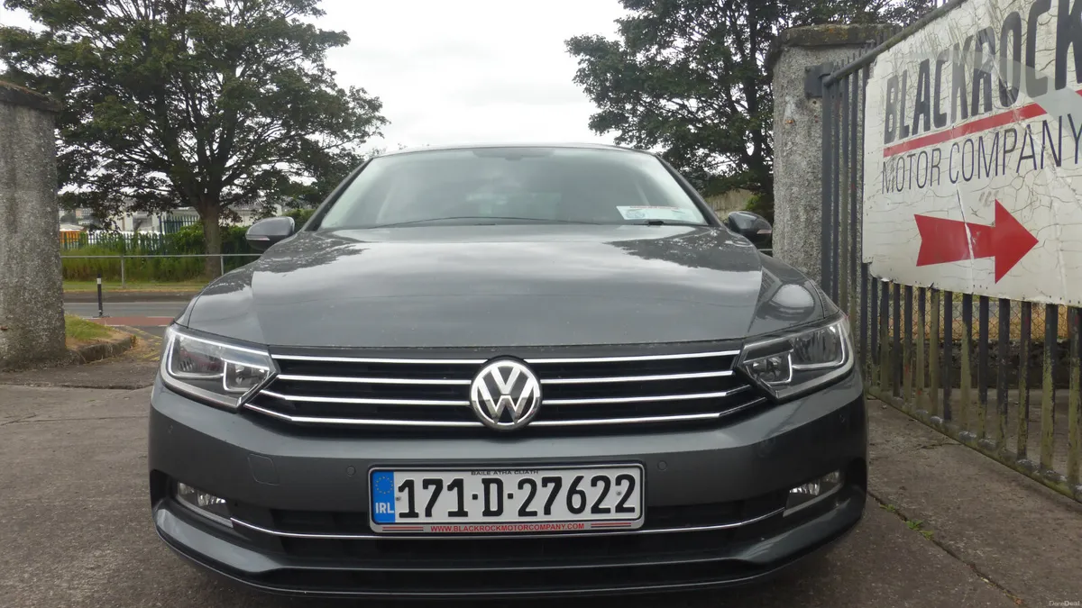 Volkswagen Passat 2017 - Image 2