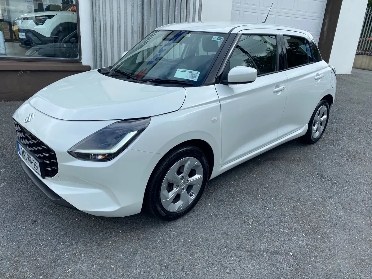 Suzuki Swift 1.2 Mild HYBRID Motion 2024 - Image 2